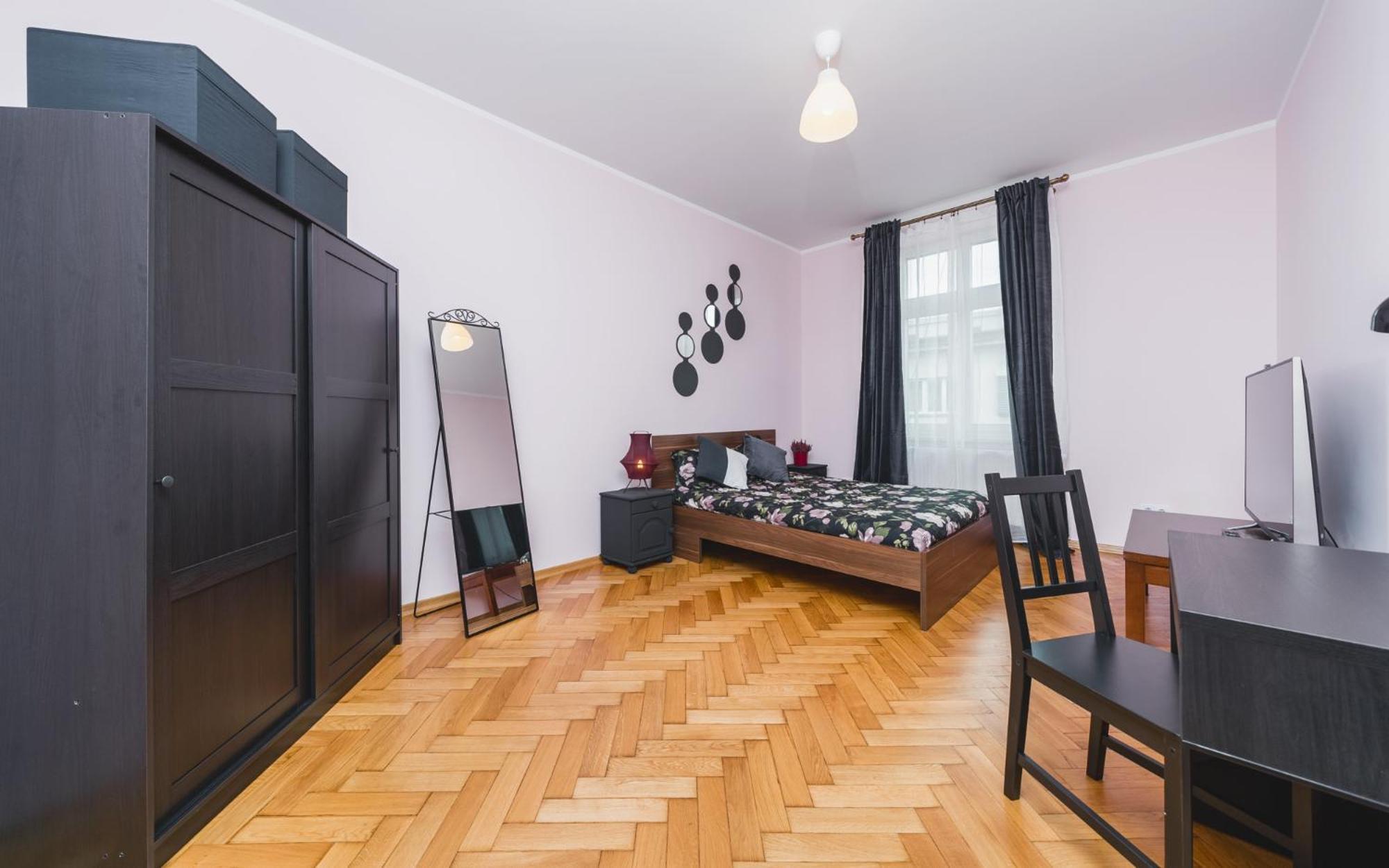 Modern Urban Escape - Old Town Apartment - By Upstairs Красков Екстериор снимка
