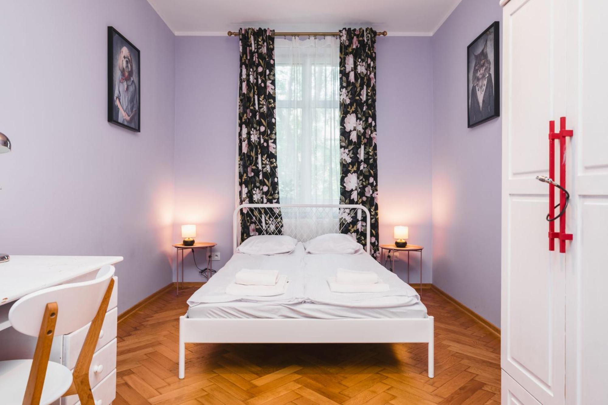 Modern Urban Escape - Old Town Apartment - By Upstairs Красков Екстериор снимка