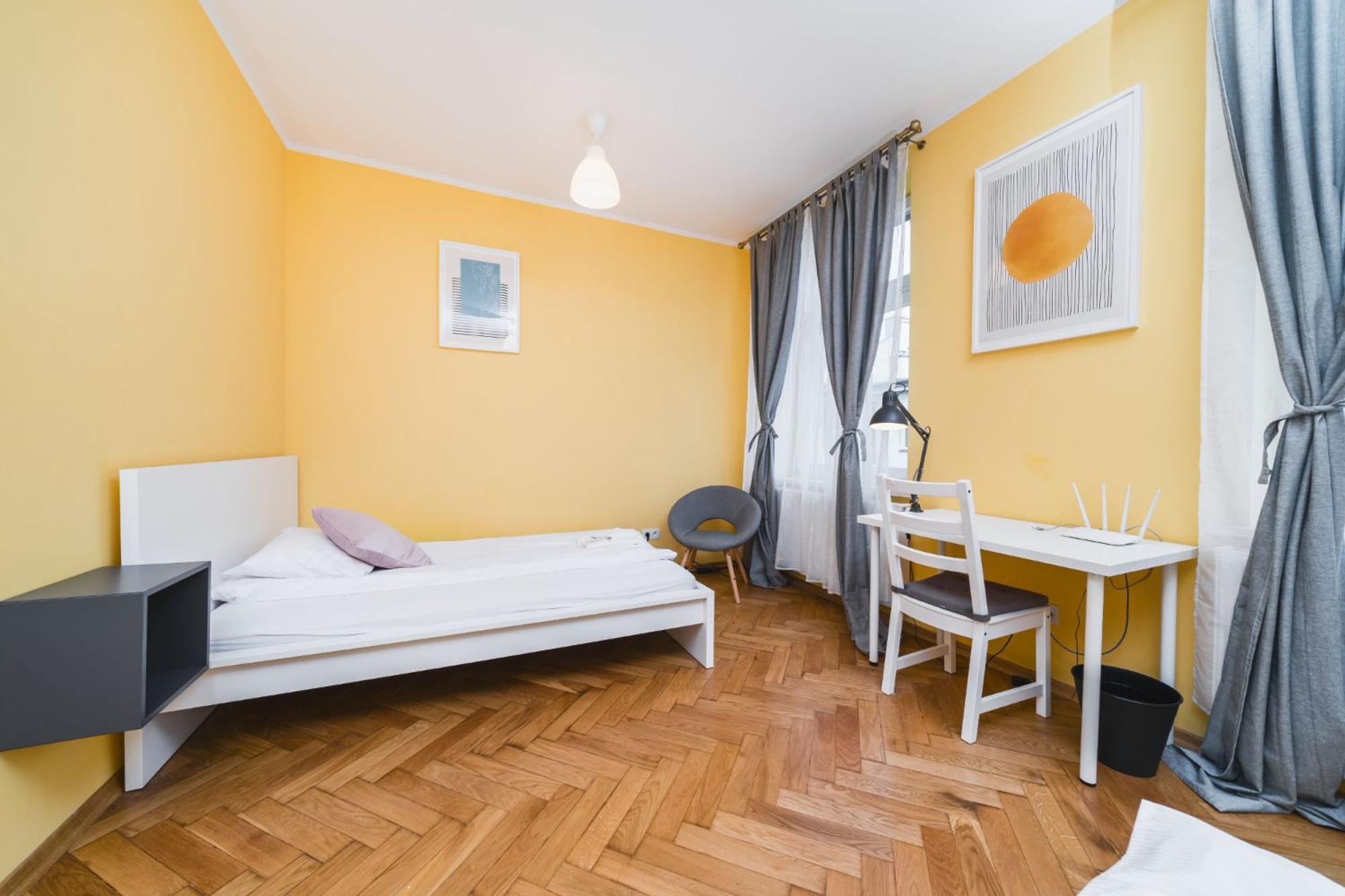 Modern Urban Escape - Old Town Apartment - By Upstairs Красков Екстериор снимка